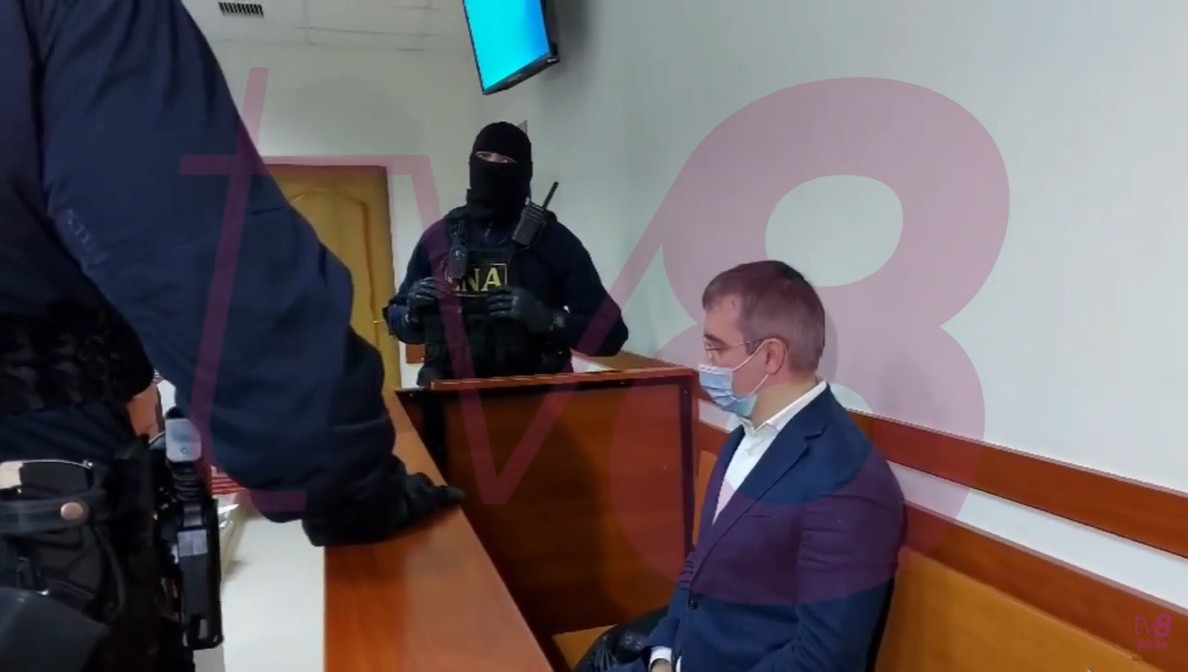 Сырбу доставили сегодня в Апелляционную палату Кишинева. 