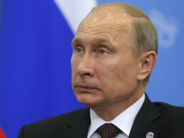 In alta ordine de idei, Vladimir Putin "a evocat necesitatea unei reforme constitutionale care sa garanteze interesele legitime ale locuitorilor tuturor regiunilor din Ucraina", adauga Presedintia Rusiei.