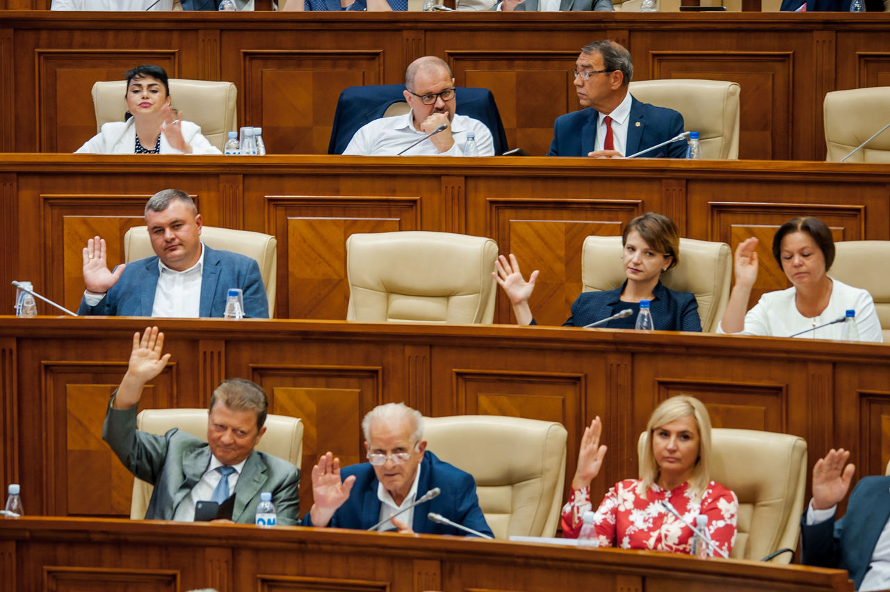 Гражданские инициативы, набравшие 10 000 подписей, будут обсуждаться в парламенте.