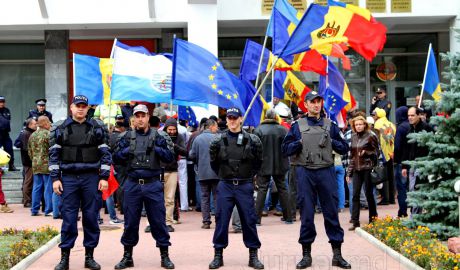 Митингующие потребовали не препятствовать прибытию граждан со всей страны на акции протеста.