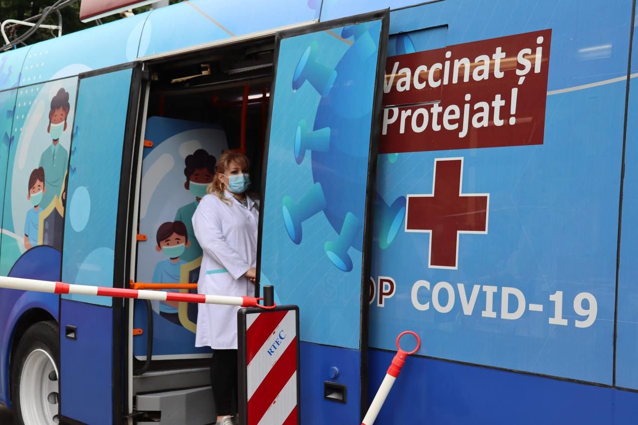 Мобильные центры вакцинации в столице работают на Чеканах и в Кодру.
