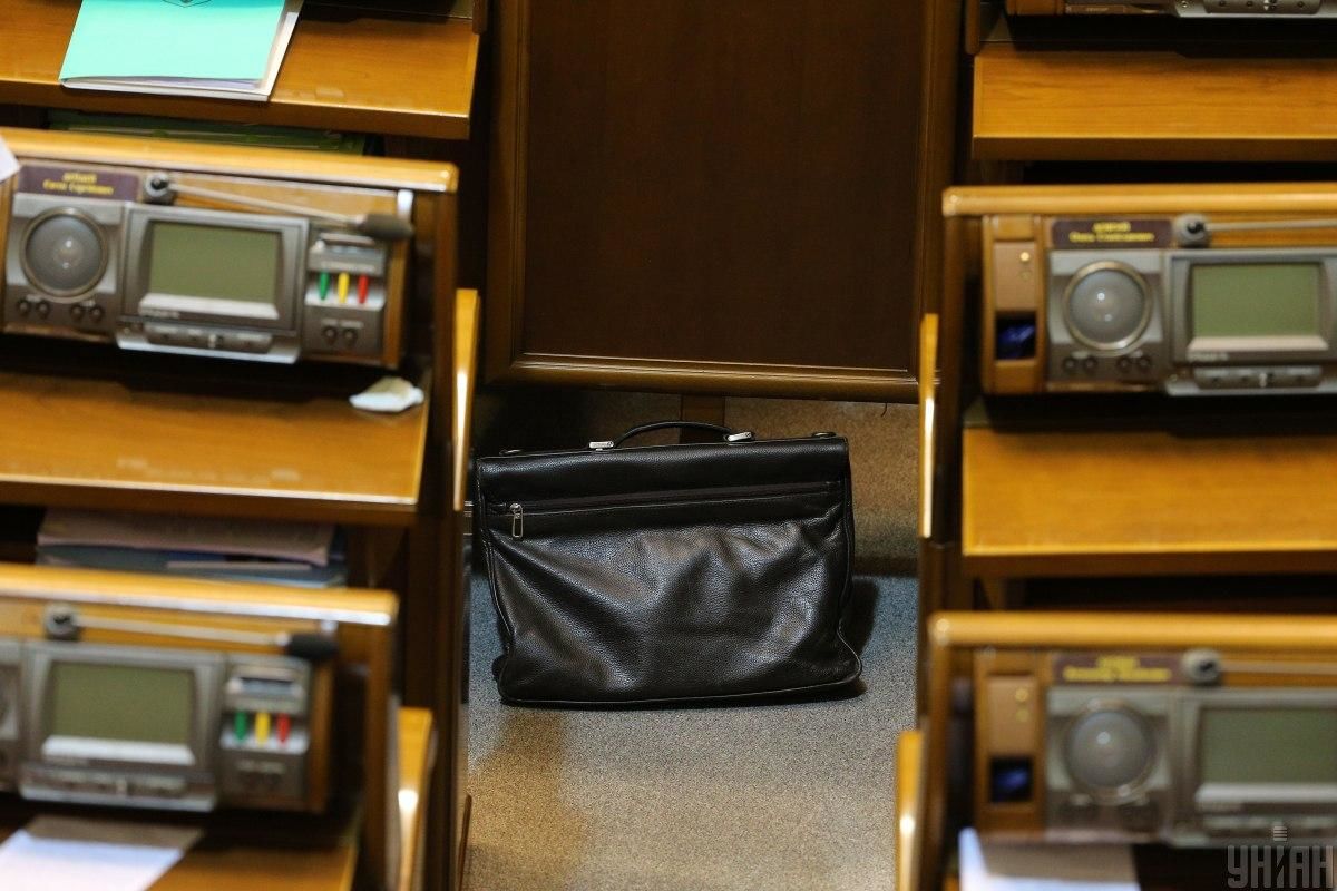 СНБО Украины составит список олигархов: законопроект Зеленского опубликован на сайте Рады.