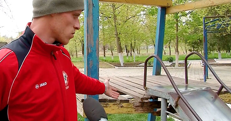 Родители в Вулканештах о состоянии детских площадок: Источник опасности.