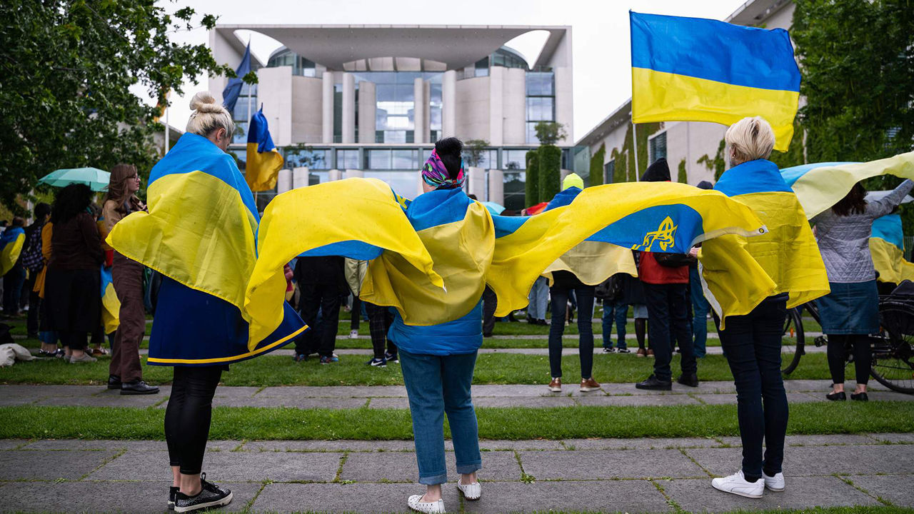 El Pais: Беженцы с Украины сталкиваются с расизмом со стороны местных властей и ЕС.
