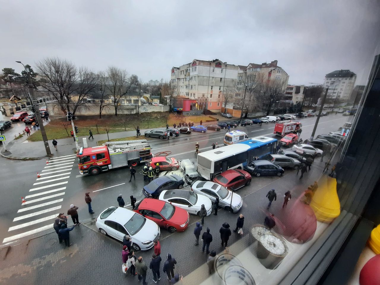 После ДТП с автобусом в автобусном парке провели техосмотр транспорта.