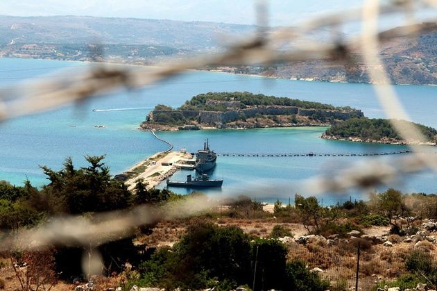 Trei nave cu imigranţi au plecat, luni dimineaţă, din insulele greceşti Lesbos şi Chios, cu destinaţia Turcia, fiind primii imigranţi clandestini care sunt trimişi înapoi în Turcia în baza acordului stabilit cu UE luna trecută.