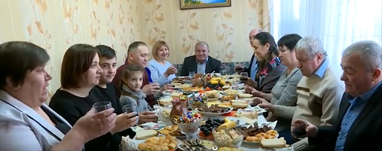 Многие жители Молдовы устроили семейные застолья по случаю Рождества.