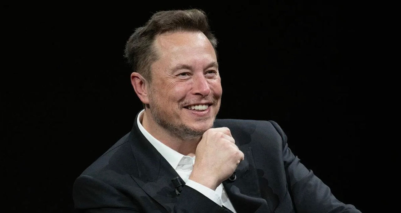 Musk a calificat drept falsă informația publicată de WSJ privind suspendarea înființării unui partid politic.
