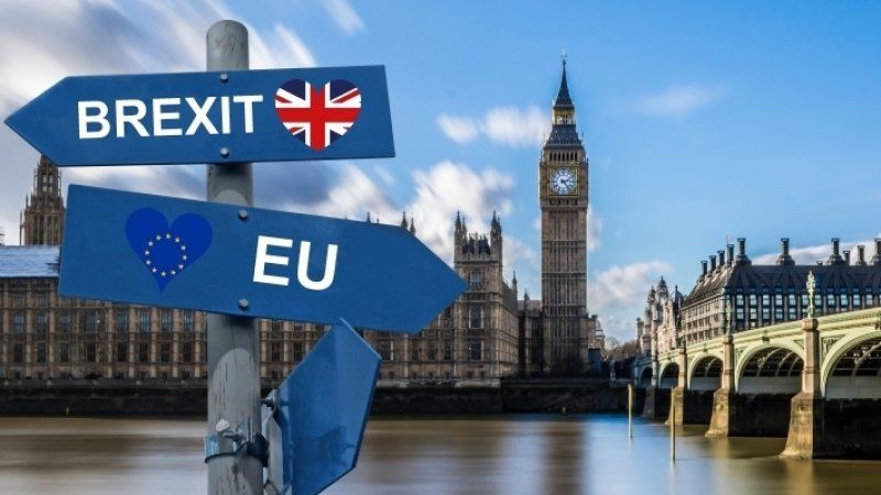 Европарламент проголосовал за безвизовый въезд британцам в ЕС после Brexit.