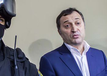 В середине апреля же Филат и вовсе стал единоличным "владельцем" камеры.