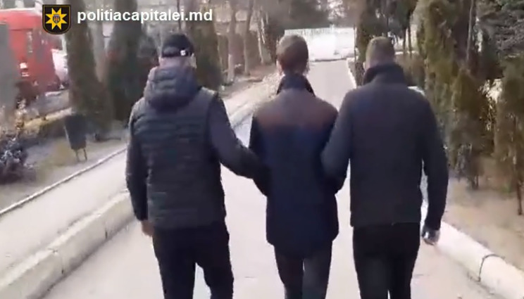 В Кишиневе пассажир избил таксиста и угнал его автомобиль.