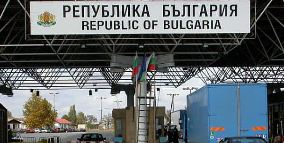 В Болгарии ввели сразу два кода метеорологической опасности.