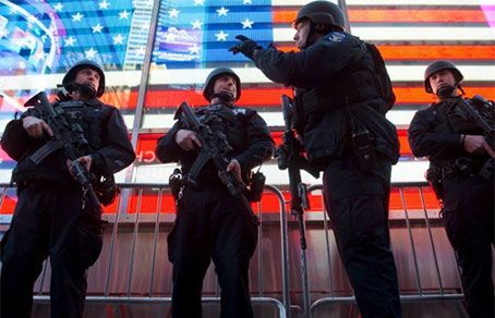 После серии терактов в Париже усилены меры безопасности, в первую очередь, в Нью-Йорке, Бостоне, Майами, Чикаго, Лос-Анджелесе.