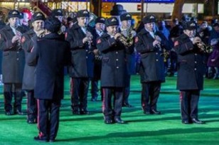 Для столичных ветеранов организовали праздничный концерт.