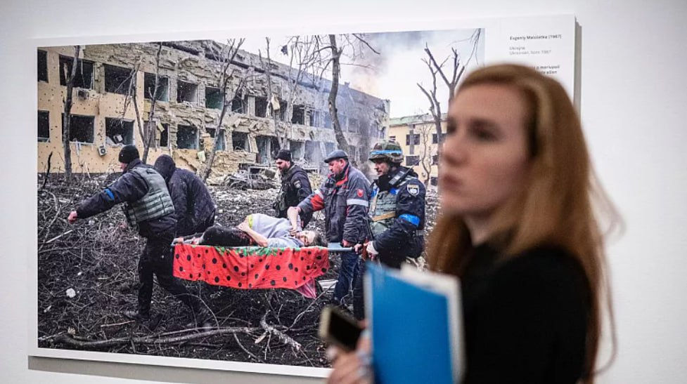 Посетители младше 18 не могут посмотреть на World Press Photo даже с согласия родителей.