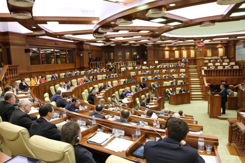 Legea a fost votată cu o majoritate largă în parlament de 65 de voturi, inclusiv de deputații PLDM.