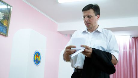 Chirtoacă și-a început discursul cu un mesaj de mulțumire adresat tuturor cetățenilor care au participat la vot.