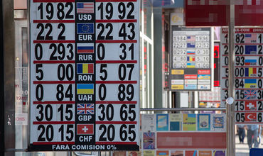 Leul moldovenesc continuă să se deprecieze faţă de moneda europeană.