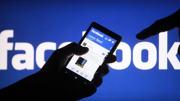 Aplicația de Facebook consumă bateria telefonului foarte rapid, indiferent că vorbim despre smartphone-urile cu Android sau de cele cu iOS. 