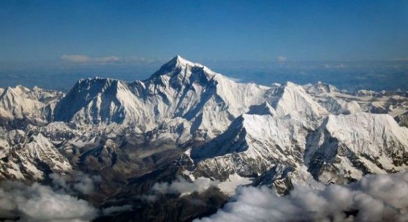 Gheţarii din regiunea Munţilor Everest, din Himalaya, vor dispărea aproape complet până în anul 2100 din cauza emisiilor de gaze de seră.