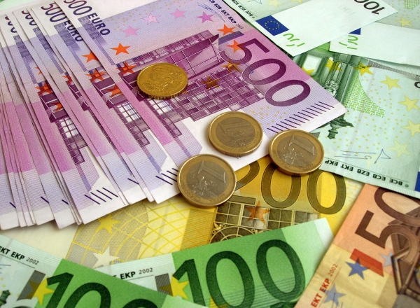 Bancile comerciale si casele de schimb valutar au afisat un curs fara precedent.