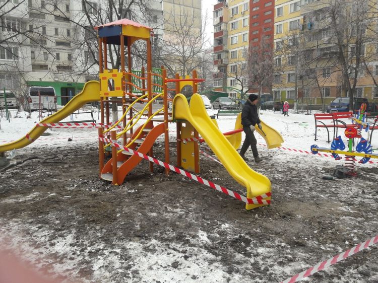В феврале-марте 2018 года во дворах жилых домов столицы будут оборудованы более 30 детских площадок. Фото: chisinau.md.