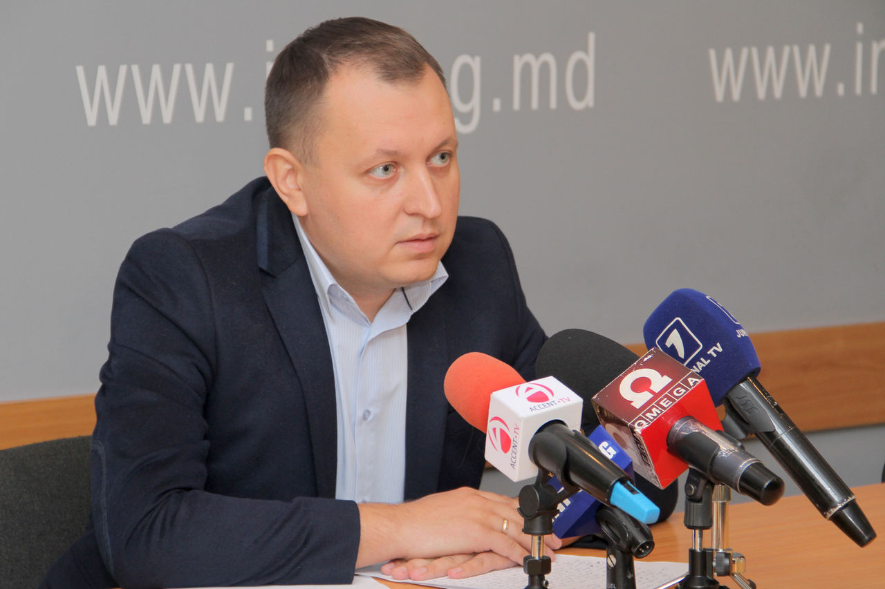По словам Петренко, в результате повышения тарифов на электроэнергию пострадают, в первую очередь, социально-уязвимые категории населения, которые сегодня и так еле сводят концы с концами.