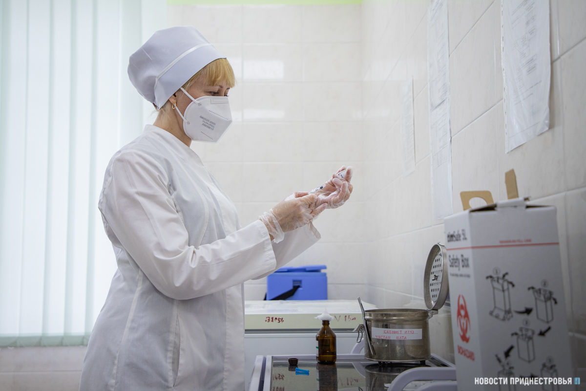 В Приднестровье партии Pfizer хватит на полный курс вакцинации 5256 человек.
