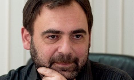 Fostul comunist Mark Tkaciuk a revenit, după o lungă aflare peste hotare, pentru a destabiliza situația din Republica Moldova, scria ieri presa.