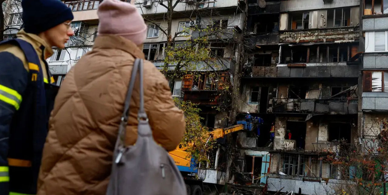 Rusia a lovit din nou Kievul: Trei persoane au murit, iar alte peste 30 au fost rănite.