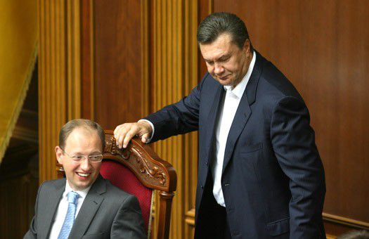В суд по делу Януковича вызовут экс-премьера Украины Яценюка.