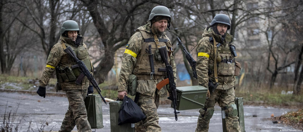 Верховная рада продлила военное положение до конца мая.