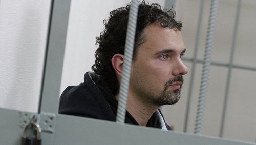 Дмитрий Лошагин, по версии следствия, сломал жене шею, а затем вывез тело в лес, облил бензином и поджег.