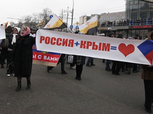 Крупнейшие рейтинговые агентства предупредили об угрозе снижения суверенного рейтинга РФ.