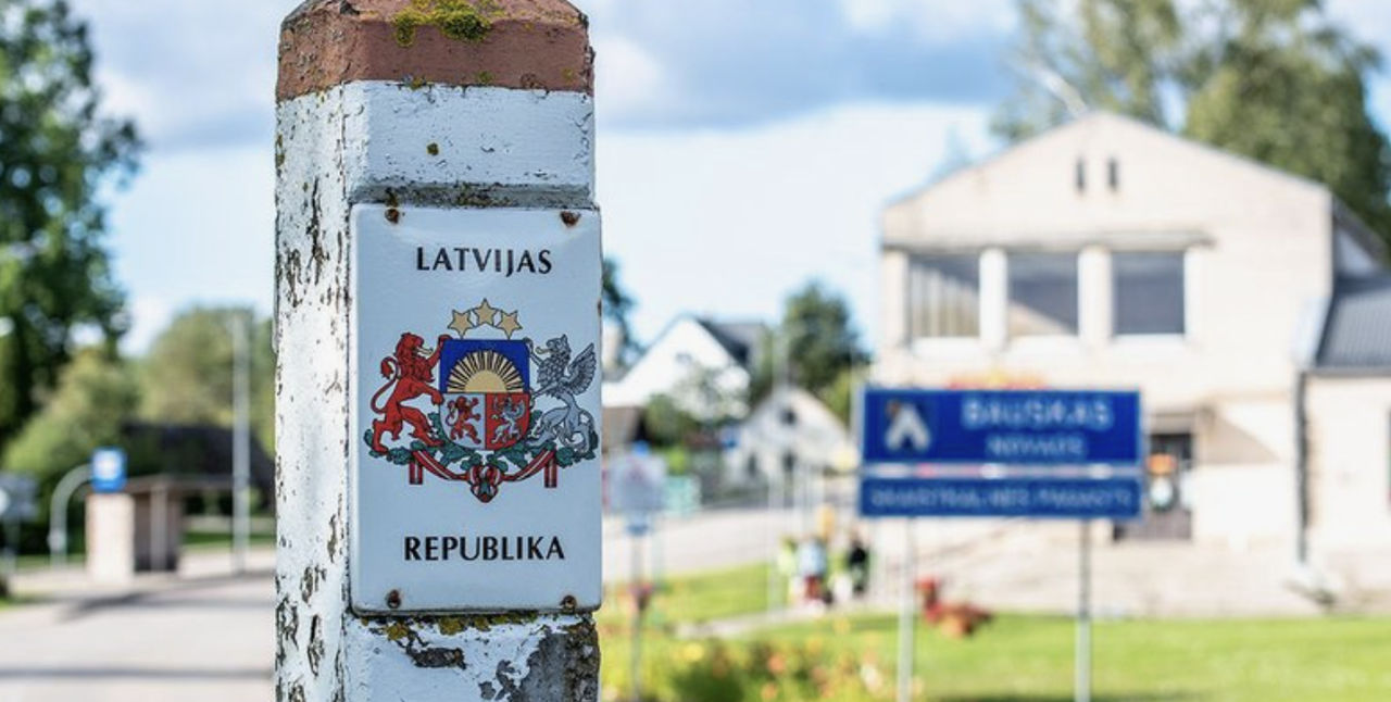 Латвия закрыла границу с Беларусью.