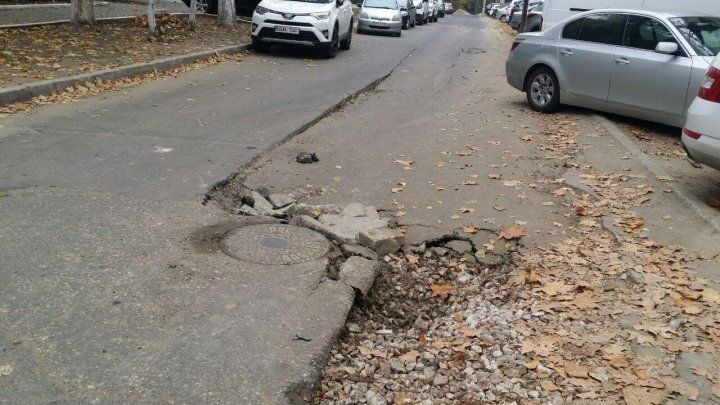 Ремонт дорог по-молдавски: свежий асфальт не продержался и трёх месяцев.