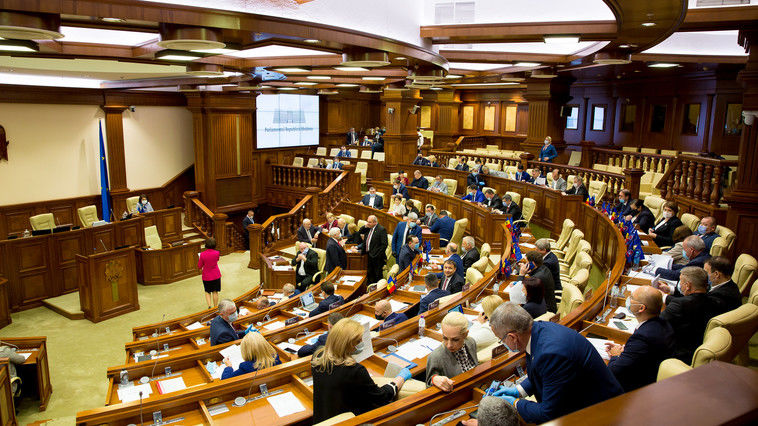 Только 52 депутата из 101 представили в парламент результаты тестов на COVID-19.