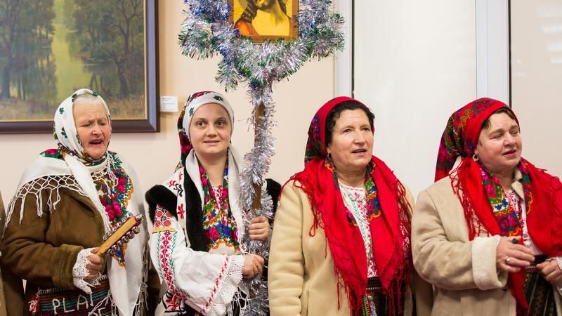 В кабинете министров сегодня звучали колядки.