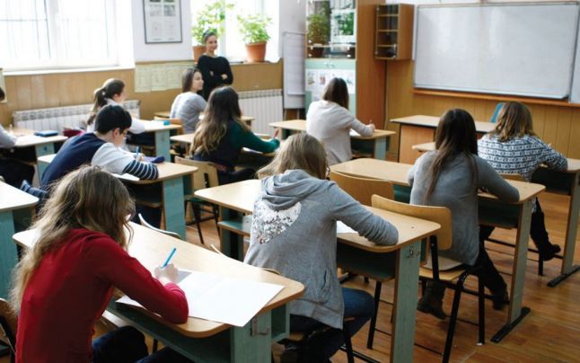 Экзамены продлятся до 12 июня, при этом посещение уроков не обязательно.