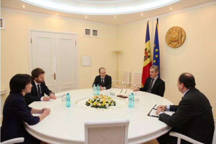 Premierul a remarcat dedicaţia Excelenţei Sale Nicola Harrington-Buhay în îndeplinirea mandatului de reprezentant permanent al PNUD în ţara noastră.
