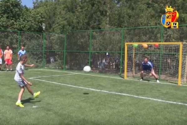 В селе Джолтай открыли новое поле для игры в мини-футбол.