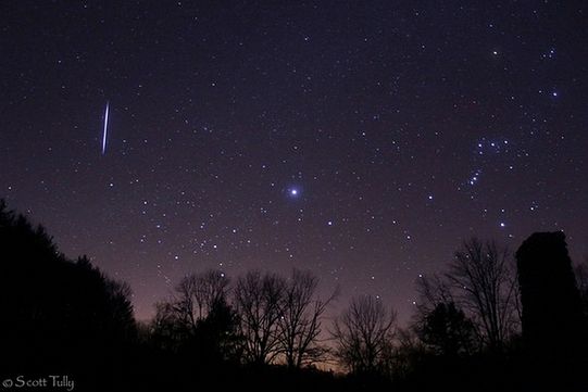 Leonidele. O ploaie spectaculoasă de meteori are loc la noapte
