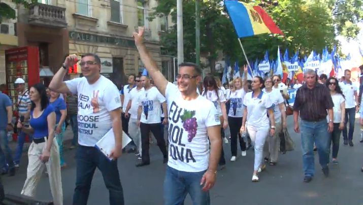 Partidul Nostru, desfășoară în aceste momente un marș pe străzile din capitală pentru „Alegeri corecte”. Foto: unimedia.info