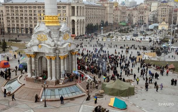 Протесты на Майдане в Киеве стихают, на ночь здесь осталось около ста человек.