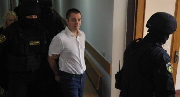Платон подозревается к причастности к краже из ВЕМ. 