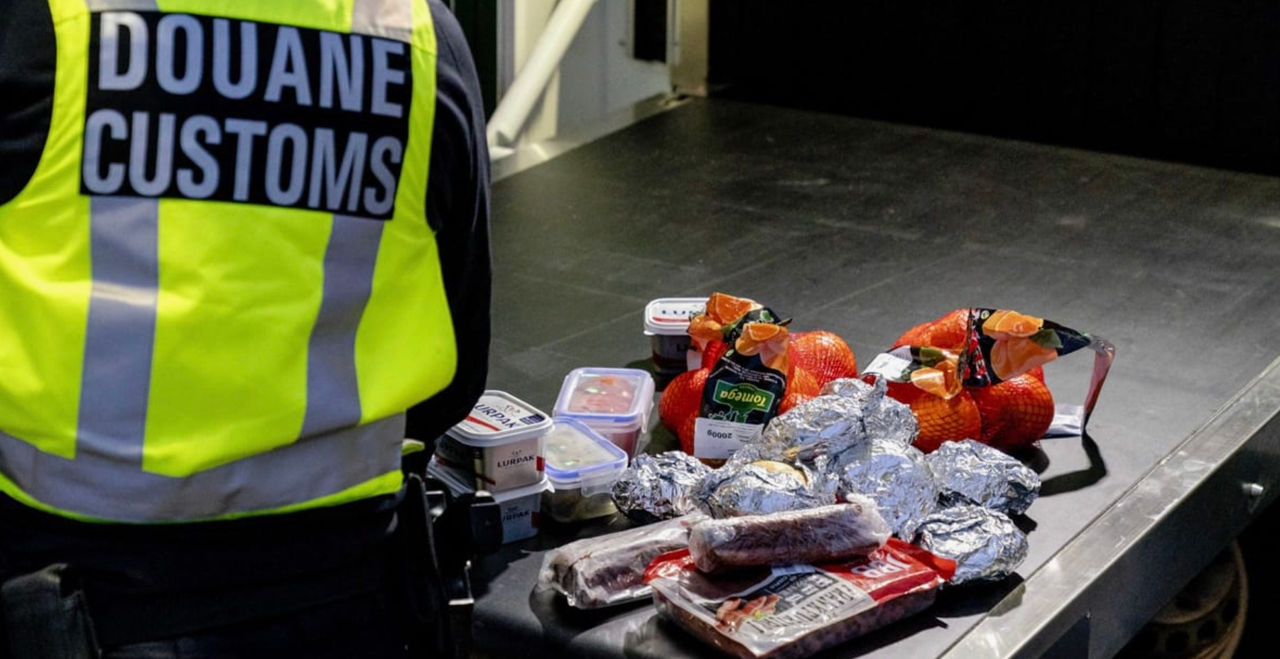 Marea Britanie interzice călătorilor din UE să transporte carne și produse lactate.