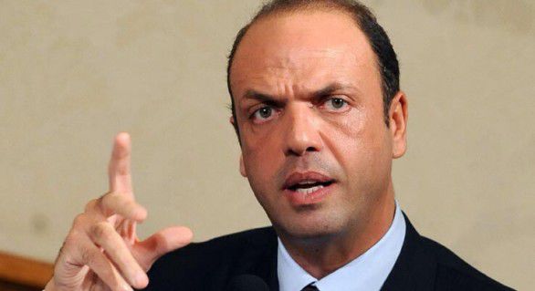 Poliția italiană a anunțat vineri că a arestat șase lideri ai mafiei siciliene care planificau asasinarea ministrului de interne, Angelino Alfano, relatează AFP.