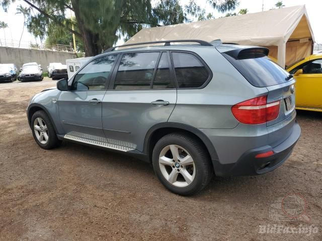 В США на аукционе продали битый BMW X5 всего за 5 долларов.