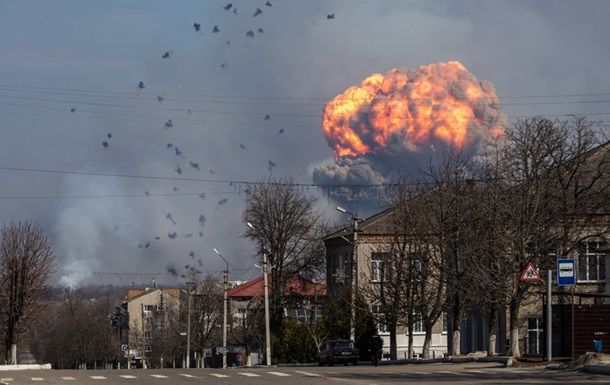 В Балаклее при  попытке разминирования на складе боеприпасов в понедельник, 7 августа, прогремел взрыв.