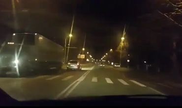В новогоднюю ночь водитель мчался по встречке, создавая аварийные ситуации.